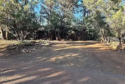 Image de 4br Cozy Pine Cabin - Pet Friendly + 2 decks + Sleeps 8!