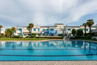Image de Antenore [relaxation with swimming pool]