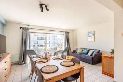 Image de Appartement centralement situé près de la plage.