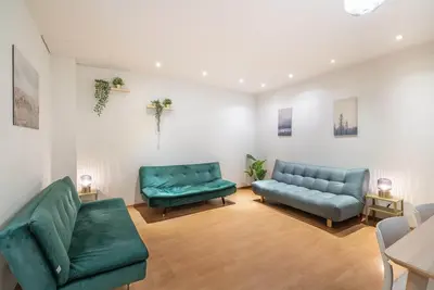 Image de Lively City Getaway for 10 Near Meir
