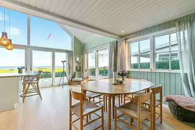Image de Maison de vacances récemment rénovée avec vue sur la mer près de Hesselager