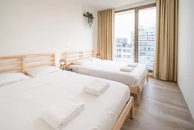 Image de Appartement chic en ville avec balcon panoramique