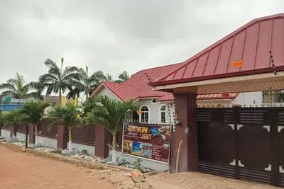 Image de Beautiful airconditioned rooms, pool in  fantastic Accra with cool city vibes.