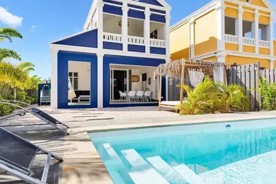Image de Luxury Watervilla with private pool and waterfront views. Kas Azul is situation on the ground level of the Watervilla and accommodates up to 4 guests.