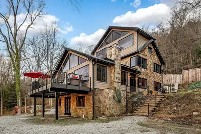 Image de Riverside Luxury: Fully Equipped Cabin with Outstanding Views in Emlenton, Pa