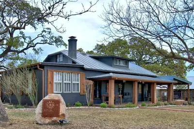Image de Luxurious German-Style Ranch Vacation Rental with Pool Access and Stunning Views in Bergheim, Texas