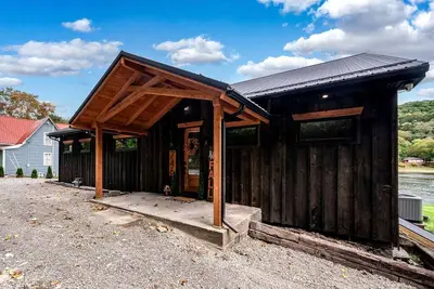 Image de Family Fun by the River: Unmatched Cabin Experience in Pennsylvania