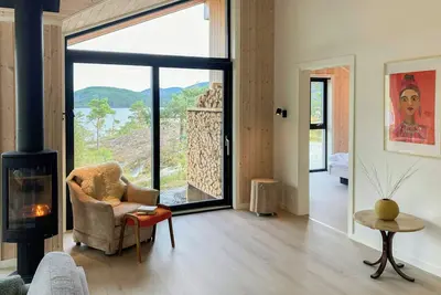 Image de Cabane moderne avec vue panoramique près de Gautefall