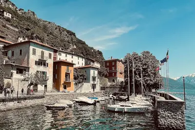 Image de Mansarda Spadone – Attique lumineux au bord du lac de Côme
