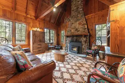 Image de Mayfield Cabin by Tahoe Getaways - 4br West Shore w Sauna & Bocce Ball