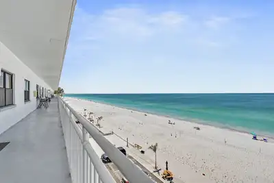 Image de ☀Beachfront🌴5th Floor🐬Amazing Views🐠Sunset Chateau 502