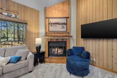 Image de Upper-Level Condo with Mt. Bachelor Village Amenities!