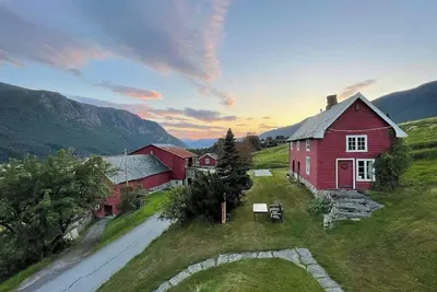 Image de Cheminée historique dans le pittoresque Isfjorden