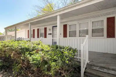 Image de Game Day Getaway! Delightful 3-bedroom house with Ac in charming Independence