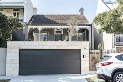 Image de Beautiful family home next to parks and beaches