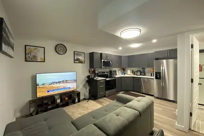 Image de Greensville 1Bedroom 2Bed 1Bath Suite in Regina’s East Brook