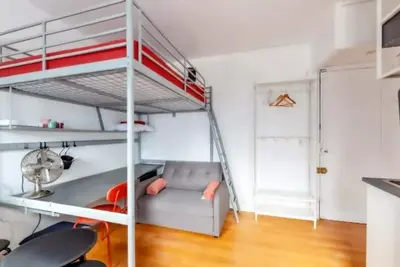 Charming studio, clean, safe, close to commerce and subway