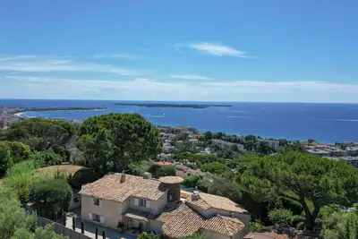 Image de Villa d'exception 330 m² rénovée, piscine & guest house à 5 min de la Croisette