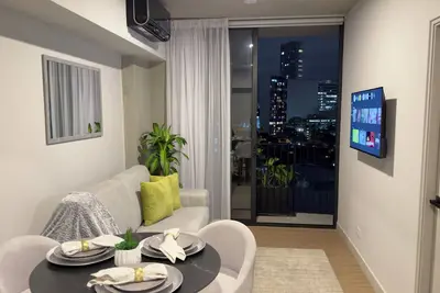 Image de Babylon 1709, 17th floor  City view & La Sabana
