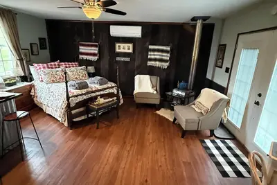 Image de Relaxing Farm Retreat Near Pittsburgh - Fresh Air, Serene views, Creek & Firepit
