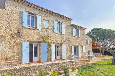 Image de Le Mas Valou, villa en pierre avec piscine