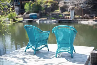 Image de Private Pickleball Court + Riverfront Bend Retreat
