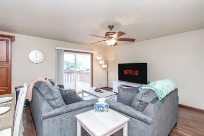 Image de 4br South Fargo, Sleeps 6, Fenced Yard, Games