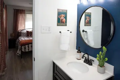 Image de Urban Dallas Retreat with Texas Ranch-Inspired Style.