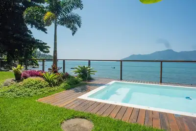 Image de Beachfront House in São Sebastião with Pool