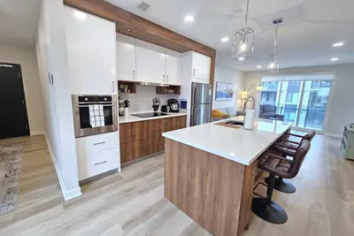Image de New! Sleeps 6 in Yyc Uni District. Pet Friendly, Close to Mountains & Downtown!