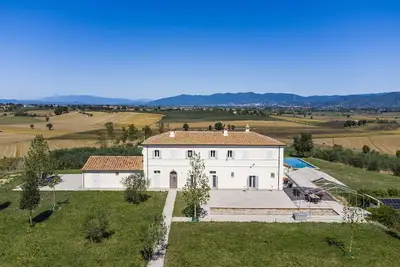Image de Villa Clanis - Huit Chambres Villa, Couchages 15