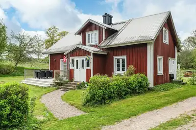 Image de Ferme suédoise au bord d'une forêt et d'un lac dans le Småland