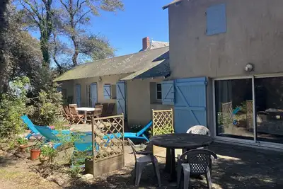 Image de Villa 8 personnes vue mer, à 30 mètres de la plage. Accès direct du jardin.