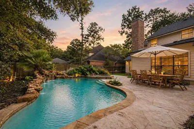 Image de Luxury Woodlands Home w Pool, Spa & ample Tv Room. Best location & Fun for all! !