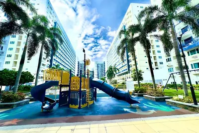 Image de A simple reflection of home and family Condo unit 12th flr with overview balcony