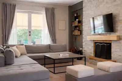 Image de Bright 80sqm Apartment Glyfada - Sleeps 4 by Mps