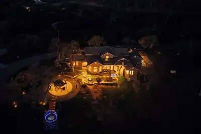 Image de Sch: LuxuryRetreat Yosemite Dome Speakeasy Theater Sauna ColdPlunge GameRoom Fp