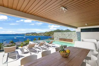 Villa Soléro, face aux eaux turquoise de St Martin, face à St-Barthélémy.