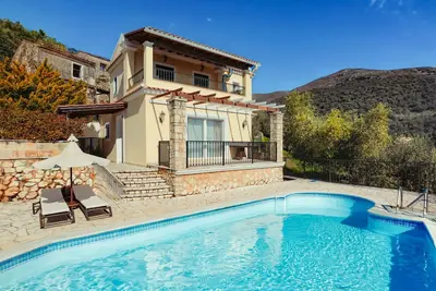 Image de Mountain tranquillity meets coastal beauty near Nissaki