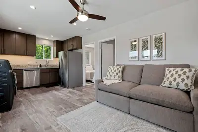 Image de Guesthouse w Private Entry - Near Uscb + Airport