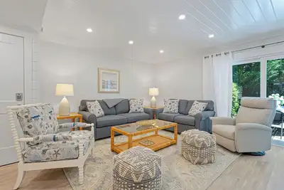 Image de Pet Friendly, Coastal Condo Near Folly Field Beach