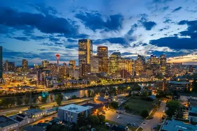 Image de Breath Taking View-TopFloor-Ph access-5Guest-2br2wr-DTskyline