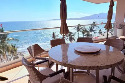 Image de On The Beach - Stunning 5th Floor Views - Boutique 3br/4ba