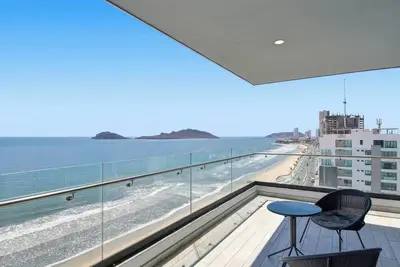 Image de Altomare | Malecón | King Bed| 10th floor views