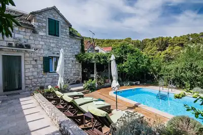 Image de Maison pour la famille avec la piscine Dol, Brac (K-25954)