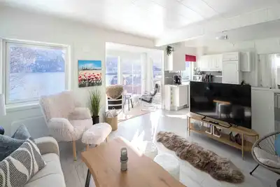 Image de Senja Fjord View 2-Br Apartment Near Segla & Ferry, Northern Lights from window