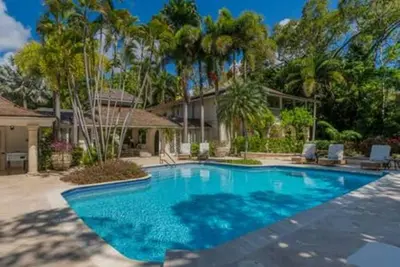 Image de Bluff House at Sandy Lane Estate By Young Estates