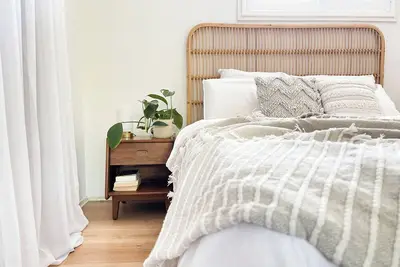 Image de Cosy Cottage | Walk to the beach & shops | Pet friendly!
