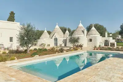 Image de Ferme avec trullo entre Ostuni et Ceglie