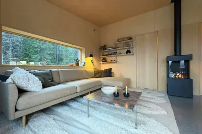 Image de Chalet conçu par un architecte au bord d'un lac, avec sauna